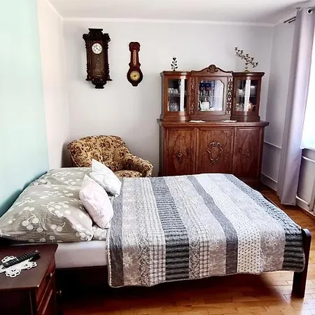 Moris 2 Goscinne Проживание в семье